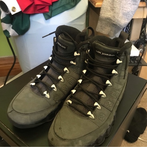 anthracite 9s on feet